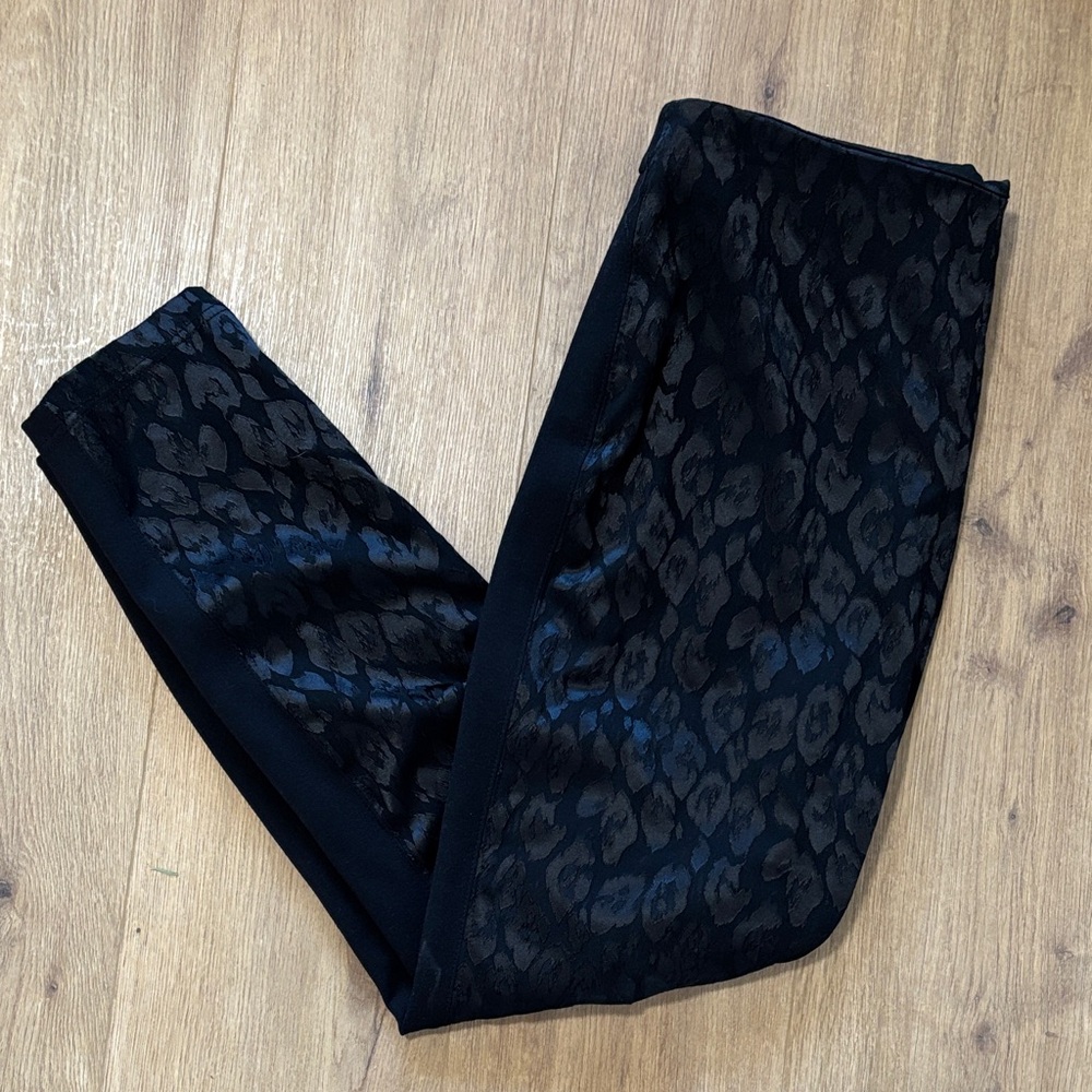 WHITE HOUSE BLACK MARKET LEOPARD COMFORT STRETCH "THE SKINNY" PANTS